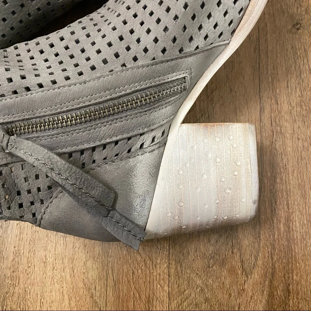 Dolce Vita Kenyon Perforated‎ Bootie Off White Gray